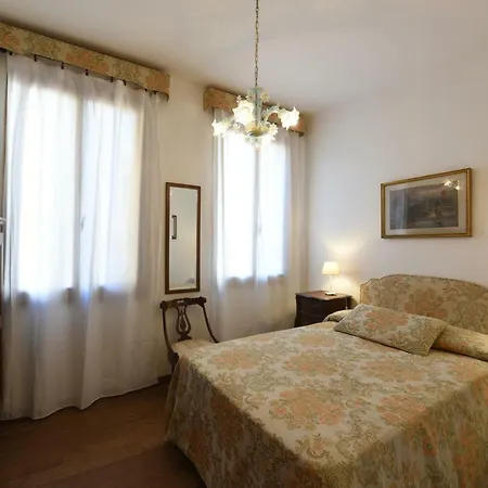 Le Due Corone Bed & Breakfast-2